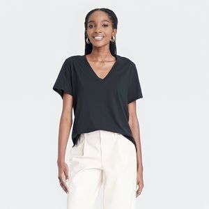 short sleeve v-neck t-shirt casual minimalist elegant modest flowy classy egirl‌